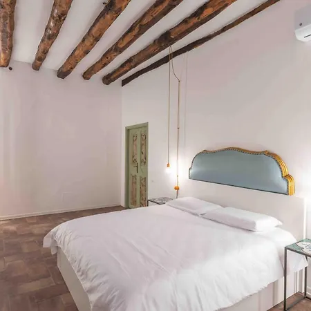 Calderai 82 Suites 1 E 2-3